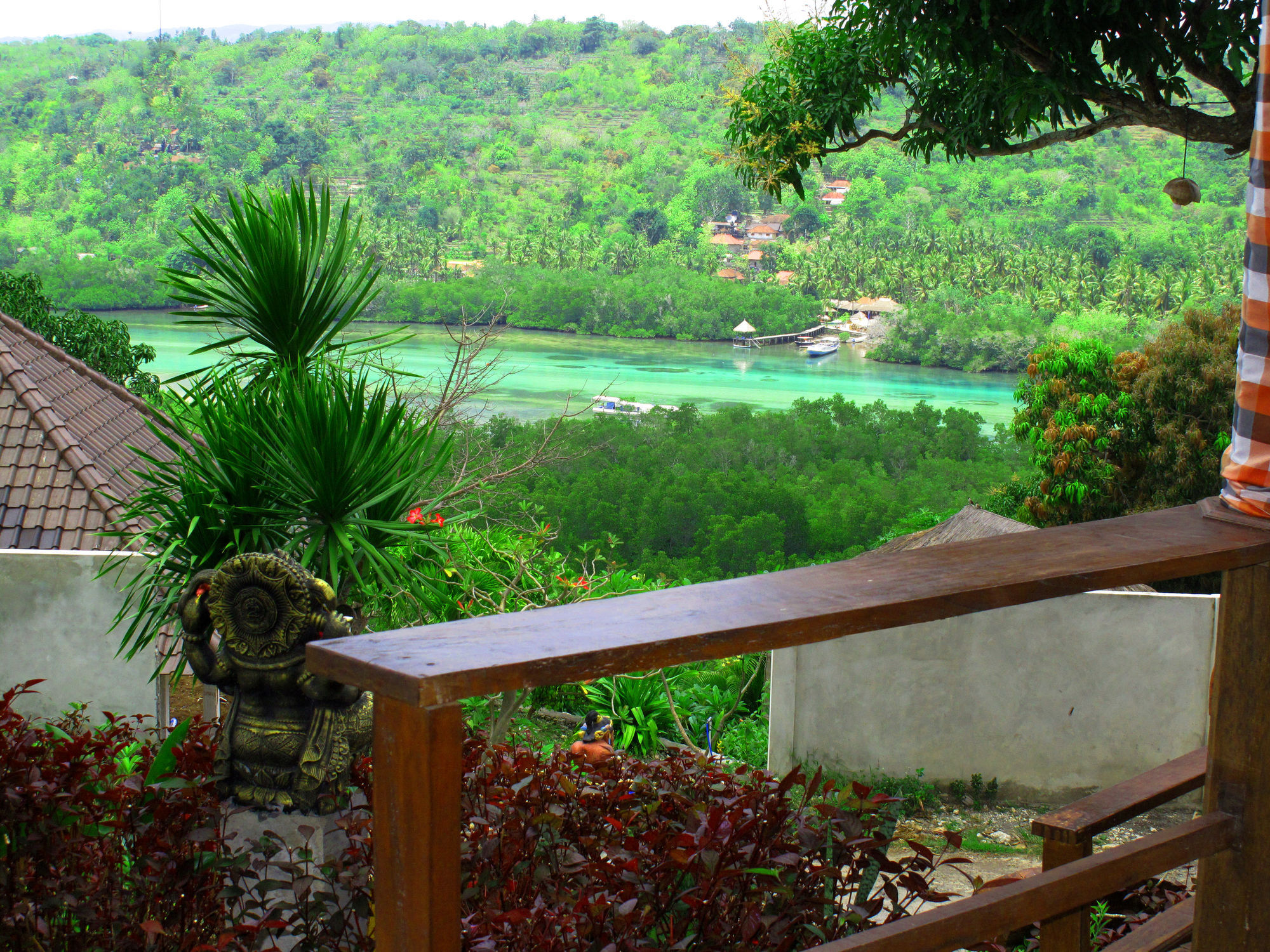 Dmas Huts Lembongan Hotel Exterior foto